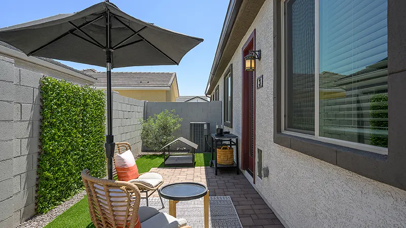 1 bedroom model Backyard